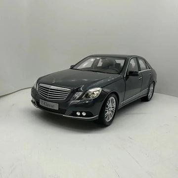Mercedes Benz E300 W212 Luxury Sedan 1/18