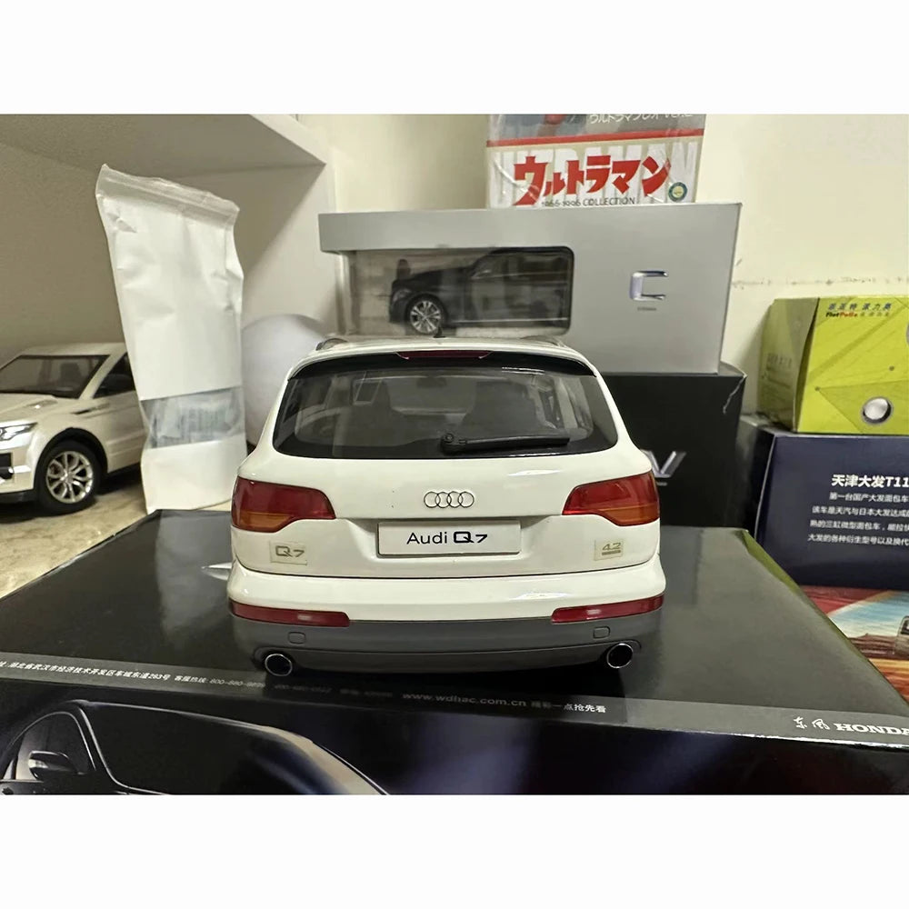 Audi Q7 First Edition SUV 1/18