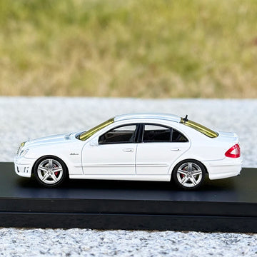 Mercedes benz E63 AMG W211 1/64