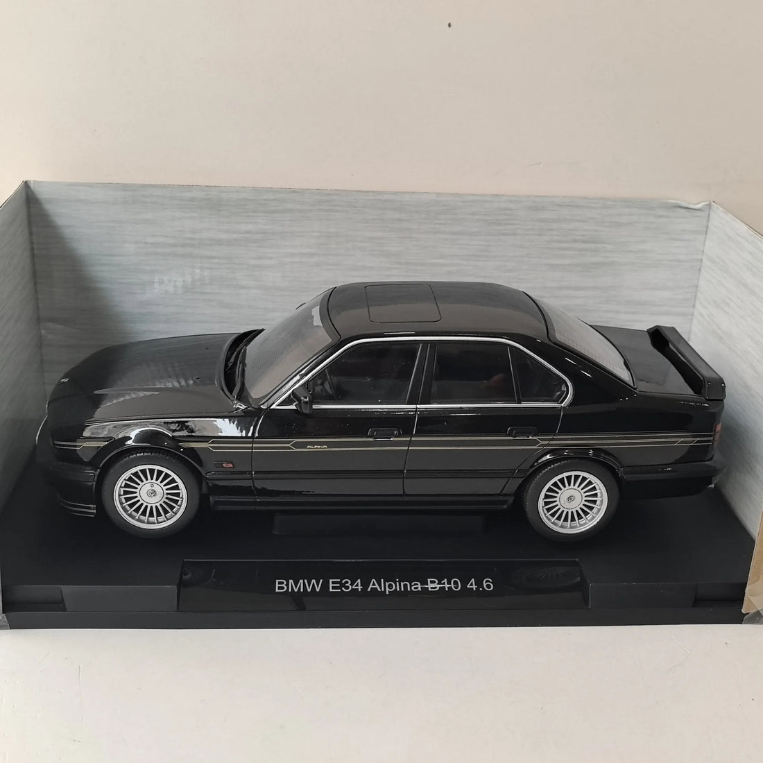 BMW E34 ALPINA B10 4.6 1/18