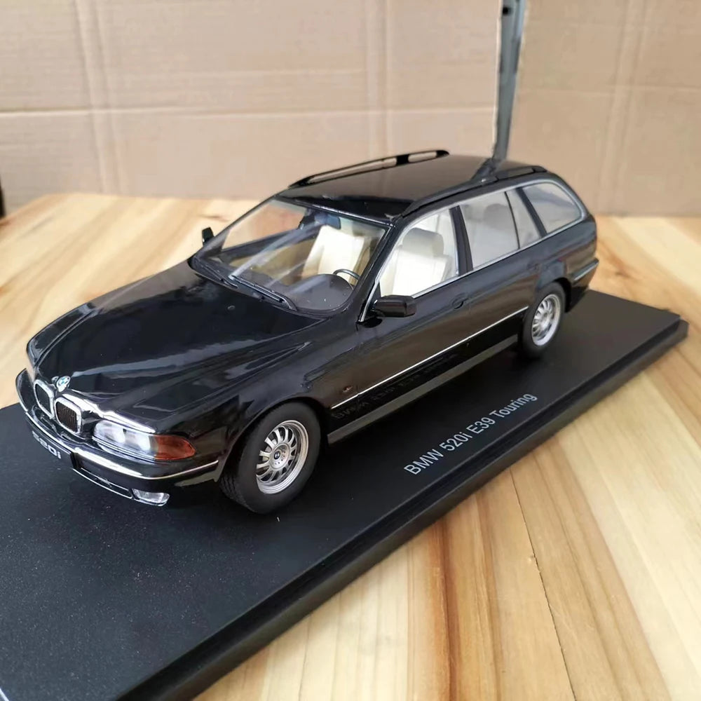 Bmw 520i E39  Touring 1/18