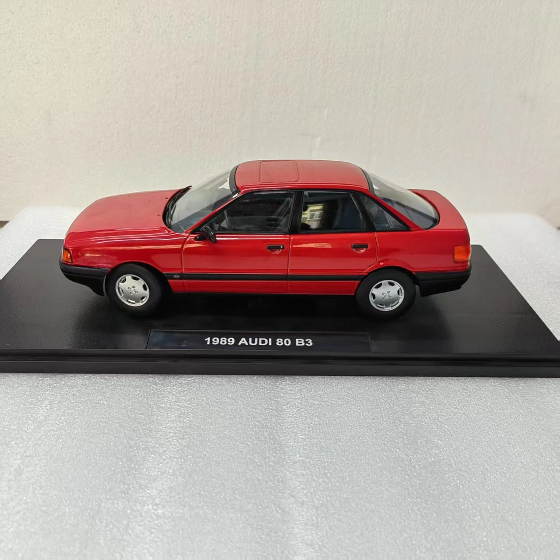 Audi 80 B3  1/18