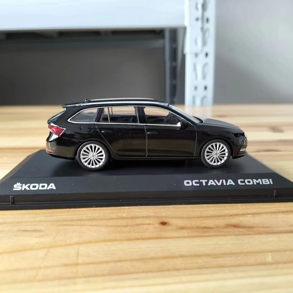 Skoida Octavia Combi Travel Version 1/43