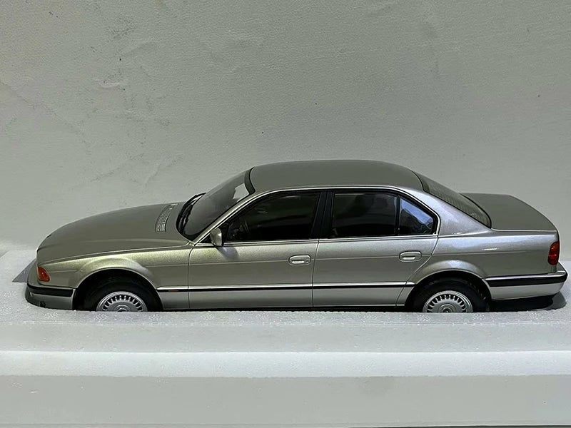 BMW 740i 7 Series 740 1/18