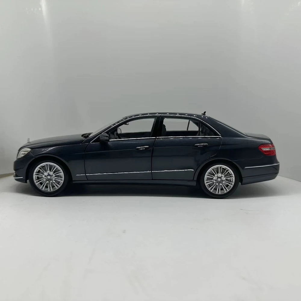 Mercedes  Benz E300 W212 Luxury Sedan  1/18