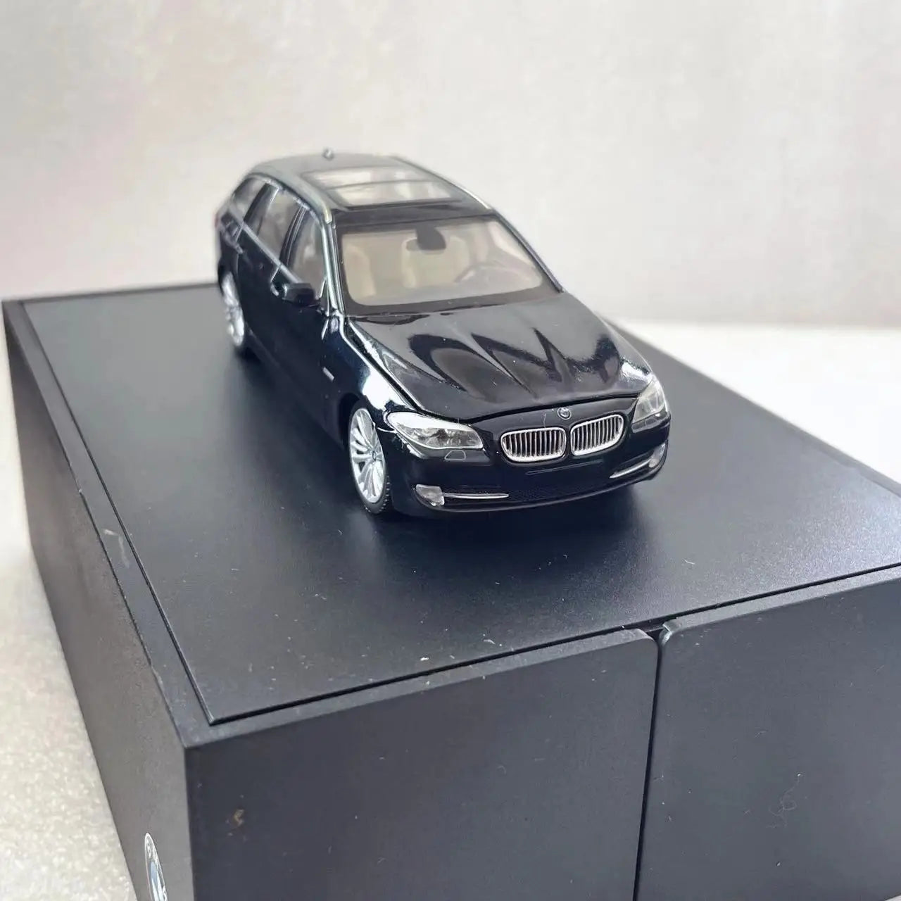 BMW 550 F11  Touring 1/43